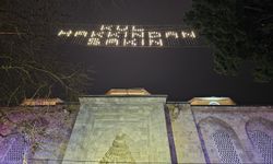 Tarihi Bursa Ulu Cami’nde “Kul hakkından sakın” mahyası yakıldı