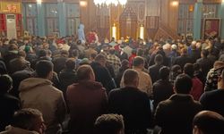 Van'da ilk teravih namazında camiler doldu taştı