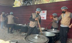 Yetimler Vakfı Gazze'de iftar sofralarını boş bırakmıyor