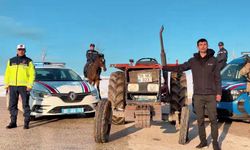 21 yıl sonra bulunan çalıntı traktör sahibine teslim edildi