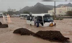 6 Arap ülkesinde fırtına ve sel alarmı: Umman’da can kaybı 7’ye yükseldi