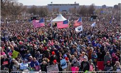ABD’de milyonlar Trump’a karşı sokaklara döküldü
