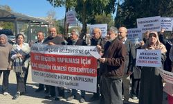 Adana’da üst geçit krizi: Vatandaşlar trafikte canını riske atıyor