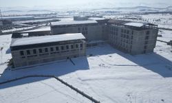 Ağrı'da sismik izolatörlerin kullanıldığı 270 yataklı hastanenin inşası sürüyor