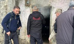 Alevlerin sardığı evde mahsur kalan 2 çocuk kurtarıldı