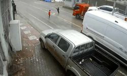 Aniden yola fırlayan çocuk ölümden döndü