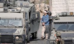 Batı Şeria'da işgalci terörü: Evler basıldı, onlarca Filistinli esir alındı