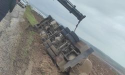Batman’da içme suyu tankeri devrildi