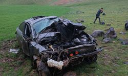 Batman'da otomobil uçuruma yuvarlandı: 2 yaralı