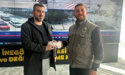 Belediye personeli yolda bulduğu 200 bin TL'yi sahibine ulaştırdı