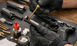 Bursa’da silahını temizlerken kendini vurdu