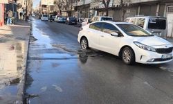Cadde üzerindeki çukur tepki topladı: Vatandaş çözüm bekliyor