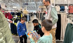 Eskişehir Umut Kervanı'ndan yetim ve ihtiyaç sahibi çocuklara bayramlık yardımı