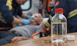 Evinde asidi su zannedip içen adam öldü