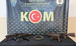 Hatay’da durdurulan araçta çuval içerisinde 4 kalaşnikof tüfek ele geçirildi