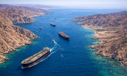 Hürmüz Boğazı kilitlendi: Küresel nakliyat devleri geçişleri durduruyor