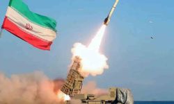 İran ABD destroyerini vurdu, Tahran'da patlama sesleri duyuldu