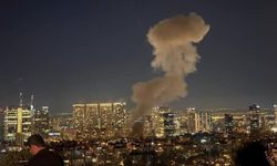 İran Devrim Muhafızları: Üçüncü ve dördüncü dalga operasyonları daha gelişmiş füzelerle başladı