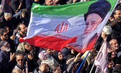 İran Dışişleri Bakanlığı: Bu bayrak yerde kalmayacak