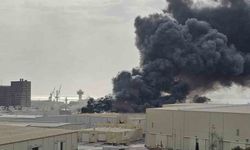 İran, Körfez ülkelerindeki ABD üslerini vurmaya devam ediyor