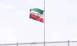 İstanbul’da İran Başkonsolosluğu’nda bayrak yarıya indirildi