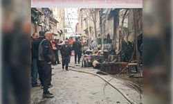 İzmir Karabağlar’da mobilya imalathanesinde yangın