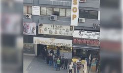 İzmir’de altın fiyatlarındaki düşüş kuyumcularda yoğunluk oluşturdu