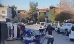 İzmir’de meyve yüklü araç devrildi