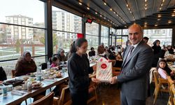 Malatya'da yetimler iyilik sofrasında buluştu