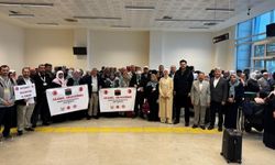 Mardin’de 47 çift dualar eşliğinde umreye uğurlandı