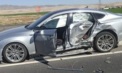Mardin’de iki otomobil çarpıştı: 3 yaralı