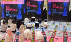 Minik yürekler ilk seccadeleriyle namazla tanıştı