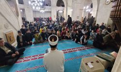 Öğrenciler, öğretmenler ve veliler teravih namazında buluştu