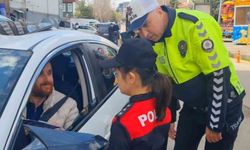 Öğrenciler trafik polisi oldu
