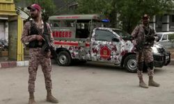 Pakistan'da polise saldırı: 7 ölü
