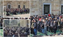 Ramazanın son cuması Bursa Ulu Cami doldu taştı