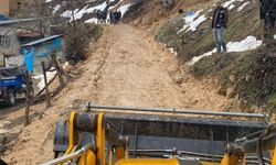 Siirt’te kar ve heyelan nedeniyle yollar kapandı, mahsur kalanlar kurtarıldı