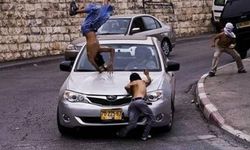 Siyonist işgalciler Filistinlileri araçla ezmeye çalıştı: 5 Yaralı