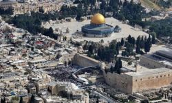 Siyonist işgalciler Mescid-i Aksa'yı bir aydır kapalı tutuyor