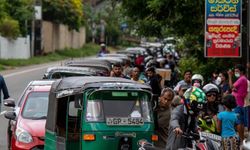 Sri Lanka'da yakıt fiyatlarında bir zam daha yaşandı, otobüs seferleri etkilendi
