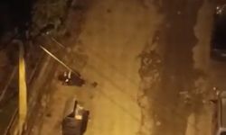 Temizlik personeli işini aksatmadan ibadetini de beraber yapıyor   