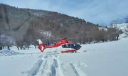 Tokat'ta kar nedeniyle yolu kapanan köydeki hasta helikopterle hastaneye kaldırıldı