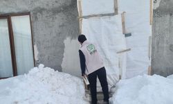 Umut Kervanı Muradiye’de ayni ve nakdi yardım dağıttı