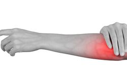 Uzmandan önemli uyarı: Masada çalışanlarda tenisçi dirseği riski