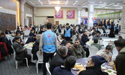 Yetimler Vakfı Gaziantep'te yüzlerce yetime iftar verdi