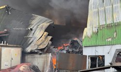 Adana'da geri dönüşüm tesisinde yangın