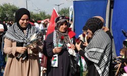 Adana'da Mevlid-i Nebi etkinliğine katılan kadınlar duygularını paylaştı