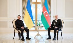 Aliyev ile Zelenskiy Azerbaycan'da bir araya geldi