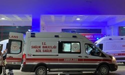 Anamur'da motosiklet yayaya çarptı: 2 yaralı