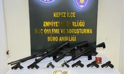 Antalya'da 11 adrese düzenlenen operasyonda çok sayıda silah ele geçirildi